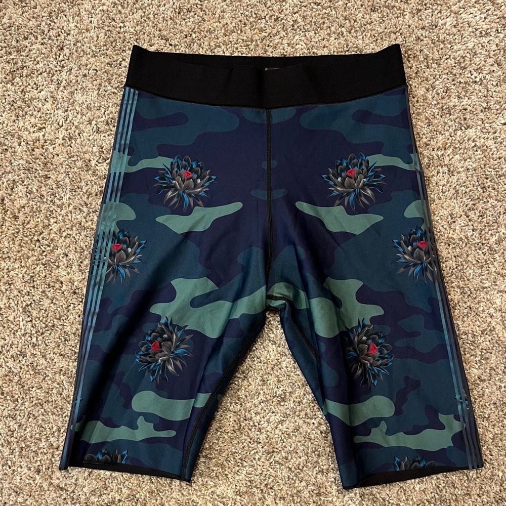 Womens Ultracor Aero Shorts Bike Shorts Blue Green Camo Lotus Flower‎ Size XL